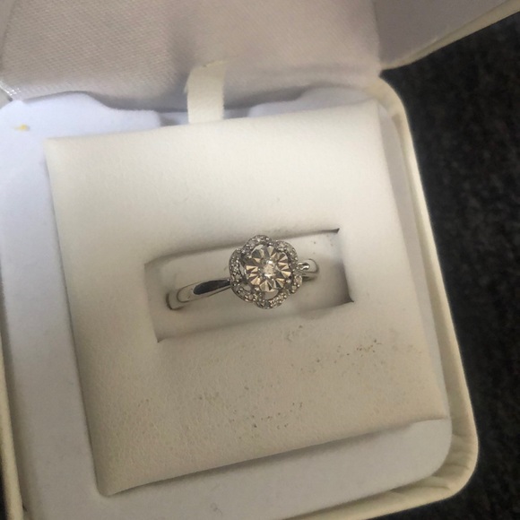 Ring - Picture 4 of 4